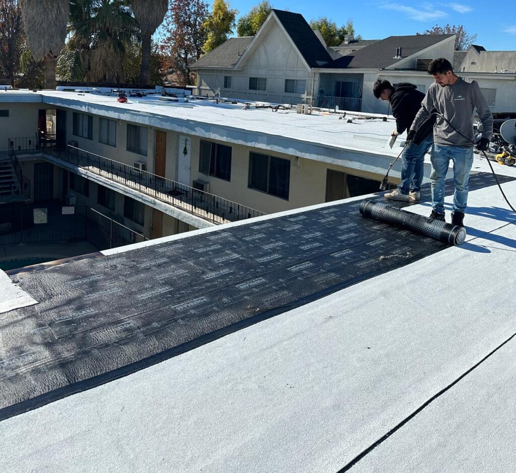 Common Signs Your Roof Needs Re-Shingling in Los Angeles, CA